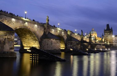 Prag'daki Charles Bridge mimarisi 