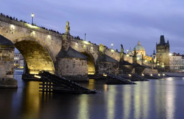 Arquitetura da ponte Charles em Praga — Fotografia de Stock