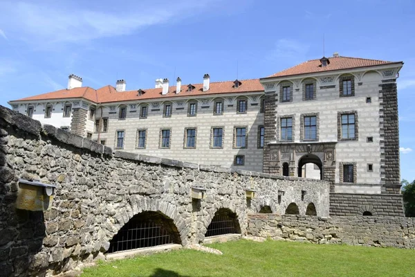 Architektur aus dem Schloss Nelahozeves — Stockfoto