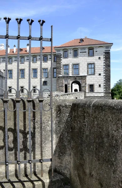 Architektur aus dem Schloss Nelahozeves — Stockfoto