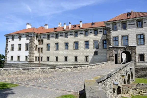 Arquitectura del castillo de Nelahozeves — Foto de Stock