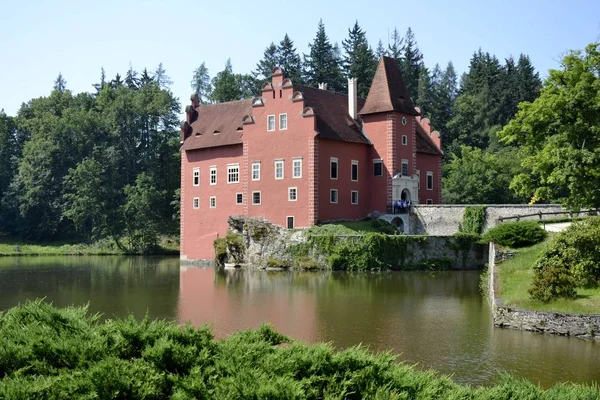 Architektur vom Schloss Cervena lhota — Stockfoto