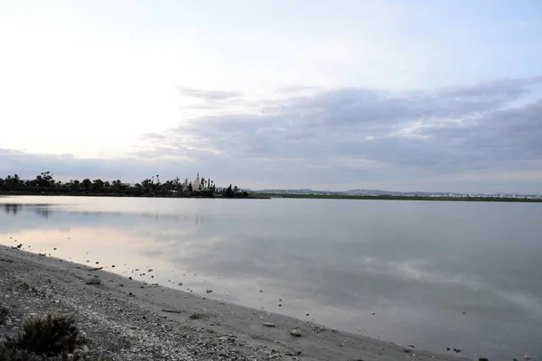 Architectuur van Hala Sultan Tekke met bewolkte hemel — Stockfoto