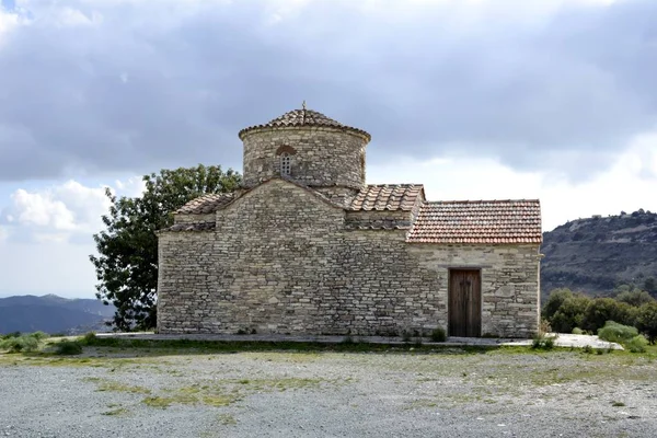 Architectuur van de oude kerk in Kato Lefkara dorp — Stockfoto