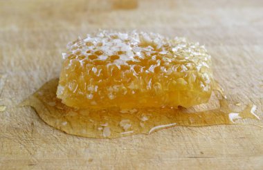 Vahşi bir organik petek parçası