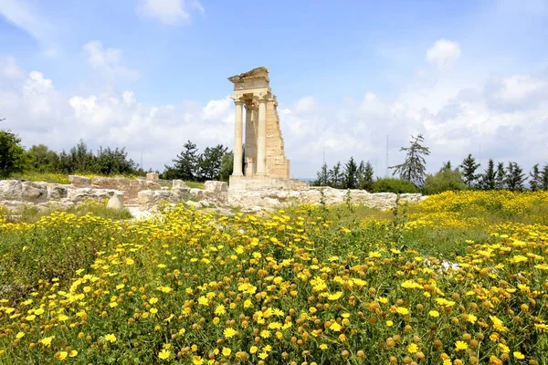 Αρχιτεκτονική από το ιερό του Απόλλωνα Υλάτη — Φωτογραφία Αρχείου