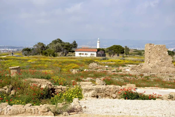 Παλιό φάρο και συννεφιασμένο ουρανό από Πάφος — Φωτογραφία Αρχείου