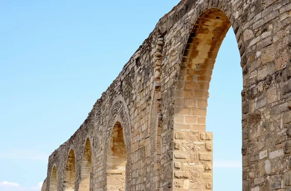 Ruinas Del Antiguo Acueducto Kamares Chipre Con Cielo Azul — Foto de Stock