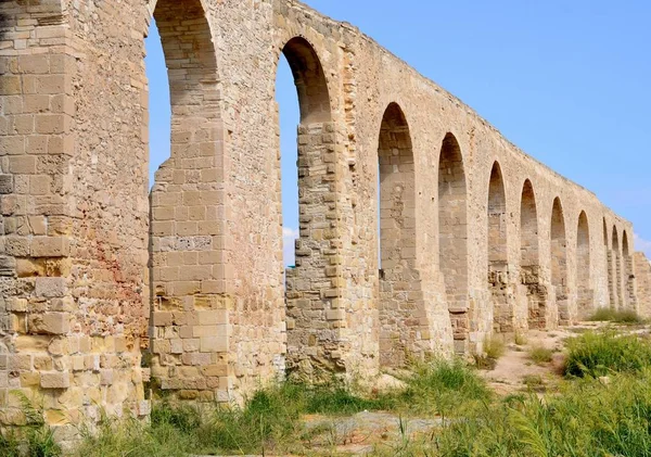 Ruinas Del Antiguo Acueducto Kamares Chipre Con Cielo Azul — Foto de Stock