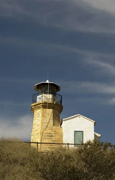 Außenarchitektur Eines Alten Leuchtturms Auf Zypern Und Bewölkter Blauer Himmel — Stockfoto