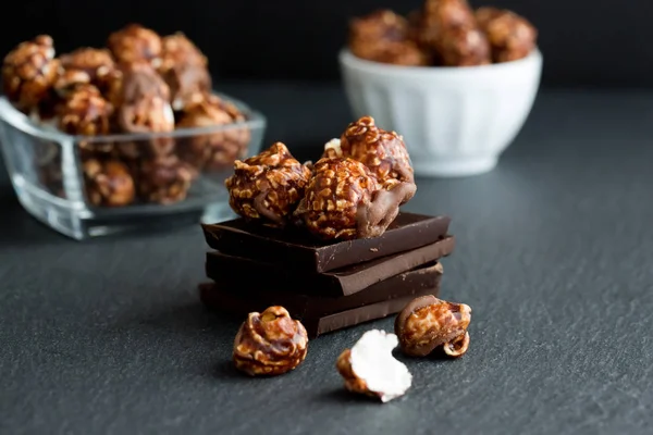 Popcorn mit Schokolade — Stockfoto