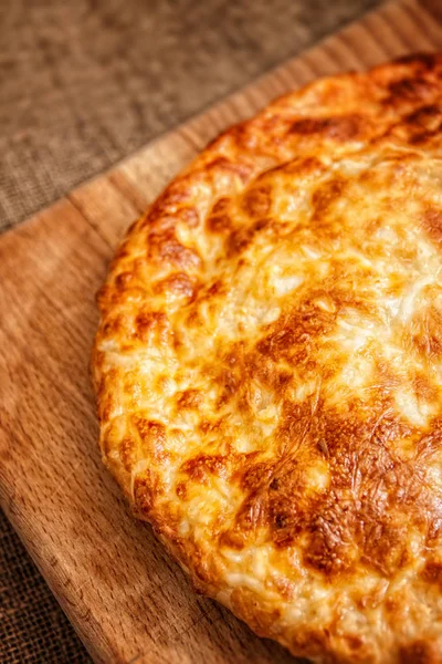 Geleneksel Gürcü ekmek - khachapuri
