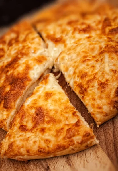 Geleneksel Gürcü ekmek - khachapuri