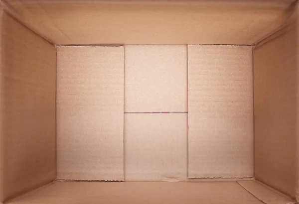 Dentro de una caja de embalaje de cartón — Foto de Stock