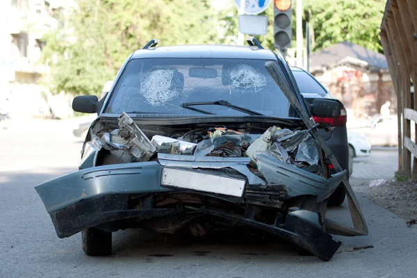 Car body side damage after an road traffic accident. — Stock Photo, Image