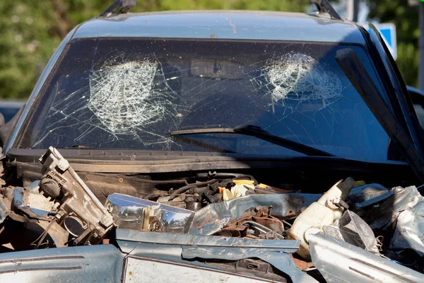 Car body side damage after an road traffic accident. — Stock Photo, Image