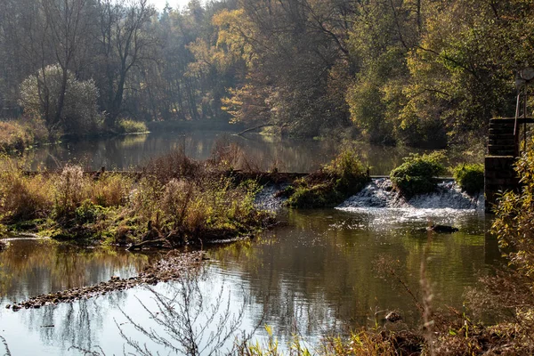 Romantic autumn landscape with river Elster with beautifully ren — 스톡 사진