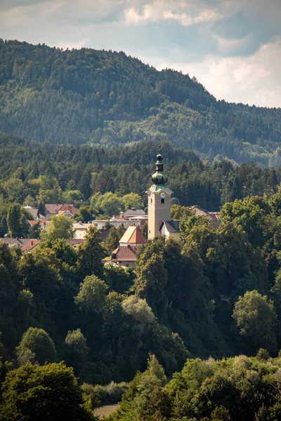 Avusturya Alpleri Ndeki Karawanken Dağları Nın Önünde Tarihi Kiliseleri Şatosu — Stok fotoğraf