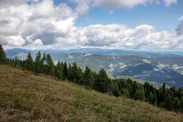Πανόραμα Του Βουνού Gerlitzen Βουνά Της Καρινθίας Καλοκαίρι Στις Αυστριακές — Φωτογραφία Αρχείου