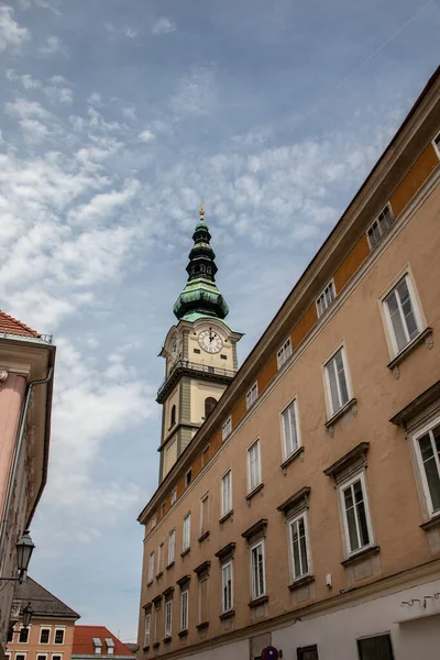 Uitzicht Een Historische Kerk Klagenfurt Oostenrijk Met Blauwe Lucht Europa — Stockfoto
