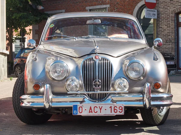 Rencontre de collectionneurs de voitures et motos classiques . — Photo