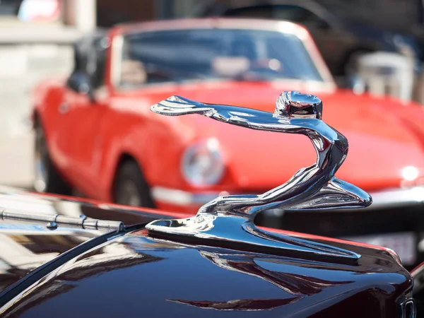 Samlare möte med klassiska bilar och motorcyklar. — Stockfoto