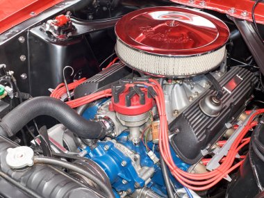 Güçlü motoru ile büyük hava filtresi