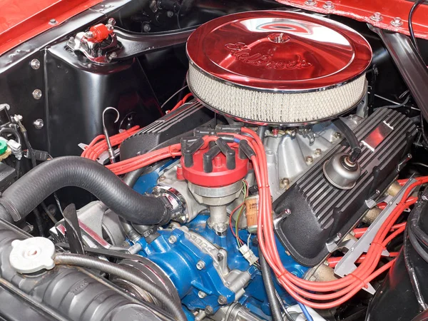 Krachtige motor met grote luchtfilter — Stockfoto