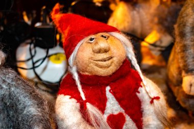 Ev dekorasyonu için el yapımı Noel figürü.