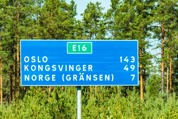 Assine Rodovia Com Distância Até Fronteira Norueguesa — Fotografia de Stock