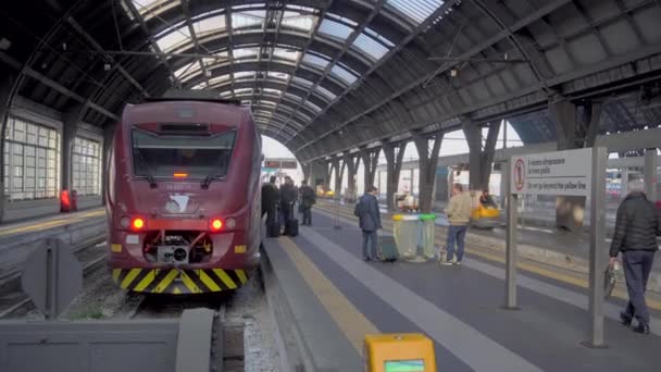 Milán Italia 2020 Estación Tren Centro Ciudad Trenes Italianos Alta — Vídeos de Stock