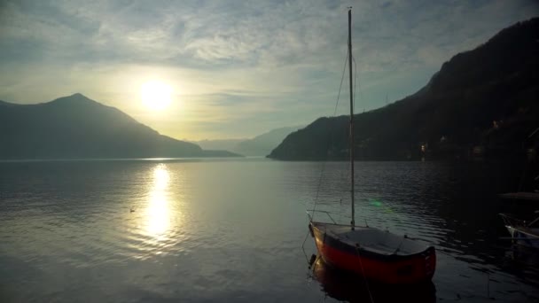 Sailing Yacht Moored Coast Lake Como Italy Sunset Mountain Horizon — Stock Video