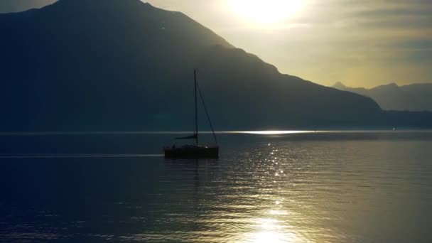 Sailing Yacht Moored Coast Lake Como Italy Sunset Mountain Horizon — Stock Video