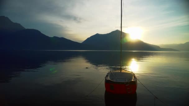 Günbatımından Önce Talya Daki Como Gölü Kıyısında Demirlemiş Lüks Bir — Stok video