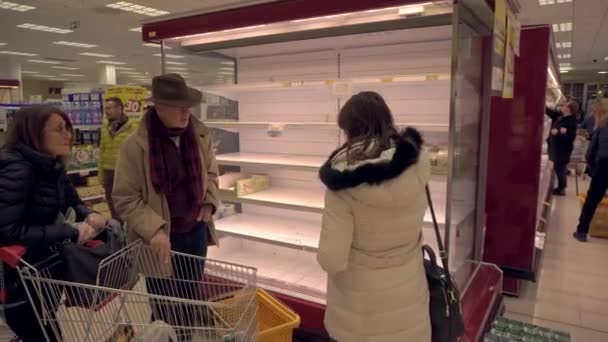 Milan Italy February 2020 Empty Shelves Grocery Stores Panic Chinese — Stock Video