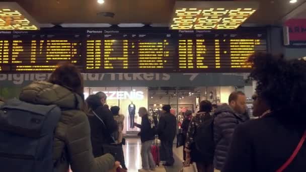 Milan Italy 2020 Sign Inscription Train Scoreboard Railway Station City — стокове відео