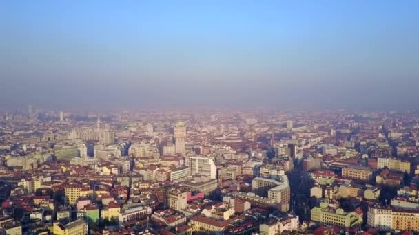 Milão Vista Aérea Skyline Cidade Amanhecer Voa Para Trás Performance — Vídeo de Stock