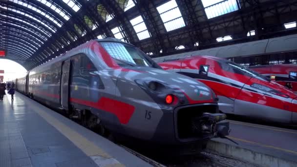 Milán Italia 2020 Estación Tren Centro Ciudad Trenes Italianos Alta — Vídeos de Stock