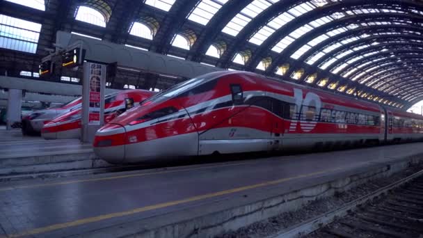 Milan Itálie 2020 Nádraží Centru Města Italské Vysokorychlostní Vlaky Trenitalia — Stock video