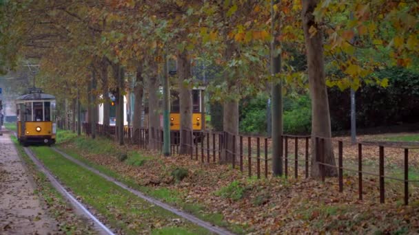 Milano Marzo 2020 Vecchio Traffico Tram Giallo Mattinata Autunnale Nella — Video Stock