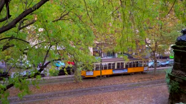 Мілан Італія Березня 2020 Старий Жовтий Трамвай Осінній Ранок Місті — стокове відео