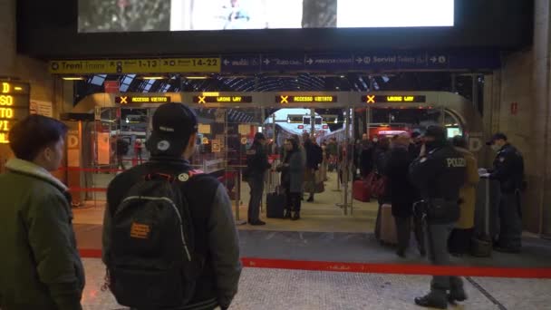 Milano Italien Mars 2020 Italienska Militärer Och Poliser Andningsskydd Vid — Stockvideo