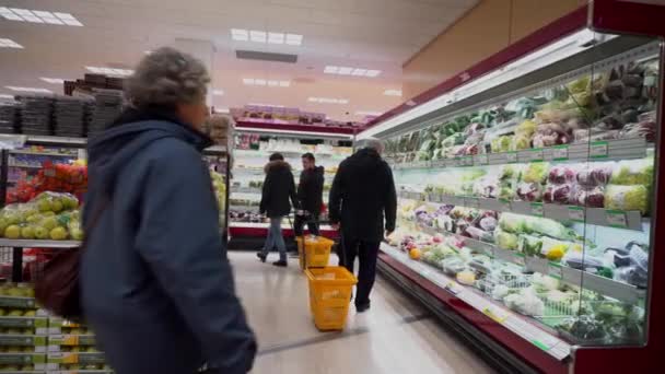 Milão Itália Março 2020 Mercearia Supermercado Pessoas Mascaradas Compram Comida — Vídeo de Stock