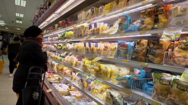 Милан Италия Марта 2020 Года Продуктовый Магазин Супермаркет Люди Масках — стоковое видео