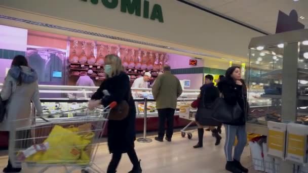 Milan Itálie Března 2020 Obchod Potravinami Nebo Supermarket Maskovaní Lidé — Stock video