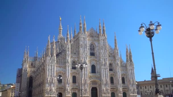 Katedrála Milána Nebo Duomo Milano Pouliční Lampy Před Galerií Victoru — Stock video