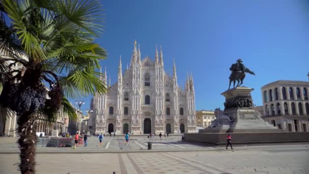 Μιλάνο Ιταλία Μαρτίου 2020 Άδεια Πλατεία Μπροστά Από Τον Καθεδρικό — Αρχείο Βίντεο
