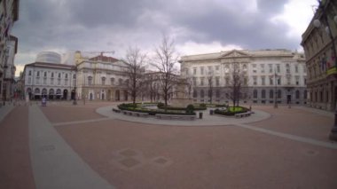 Milan, İtalya, 20 Mart 2020: Milano 'da Covid19' dan şehrin ıssız sokakları. Porta Nova 'nın yeni iş merkezi Milano' da modern mimari. Avrupa. Lombardia. 