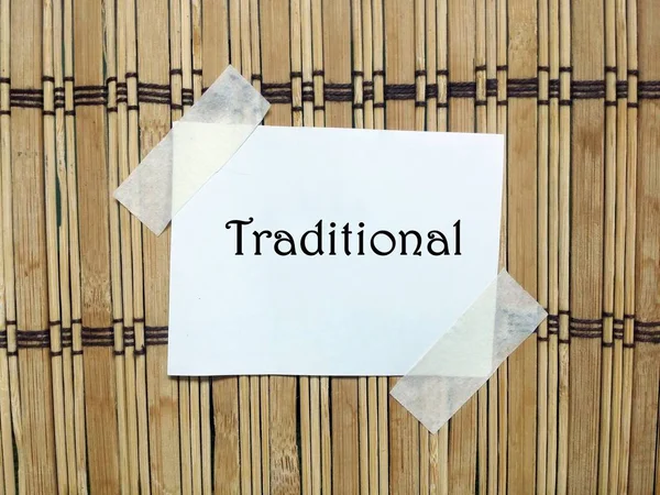 Bambu mat notu ile beyaz kağıt