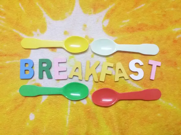 Renkli kaşıklar ve alfabe